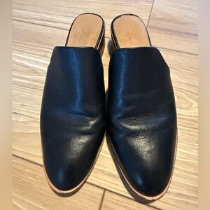 Crown Vintage Classic Black Leather Women’s Mules! Size 8.5
